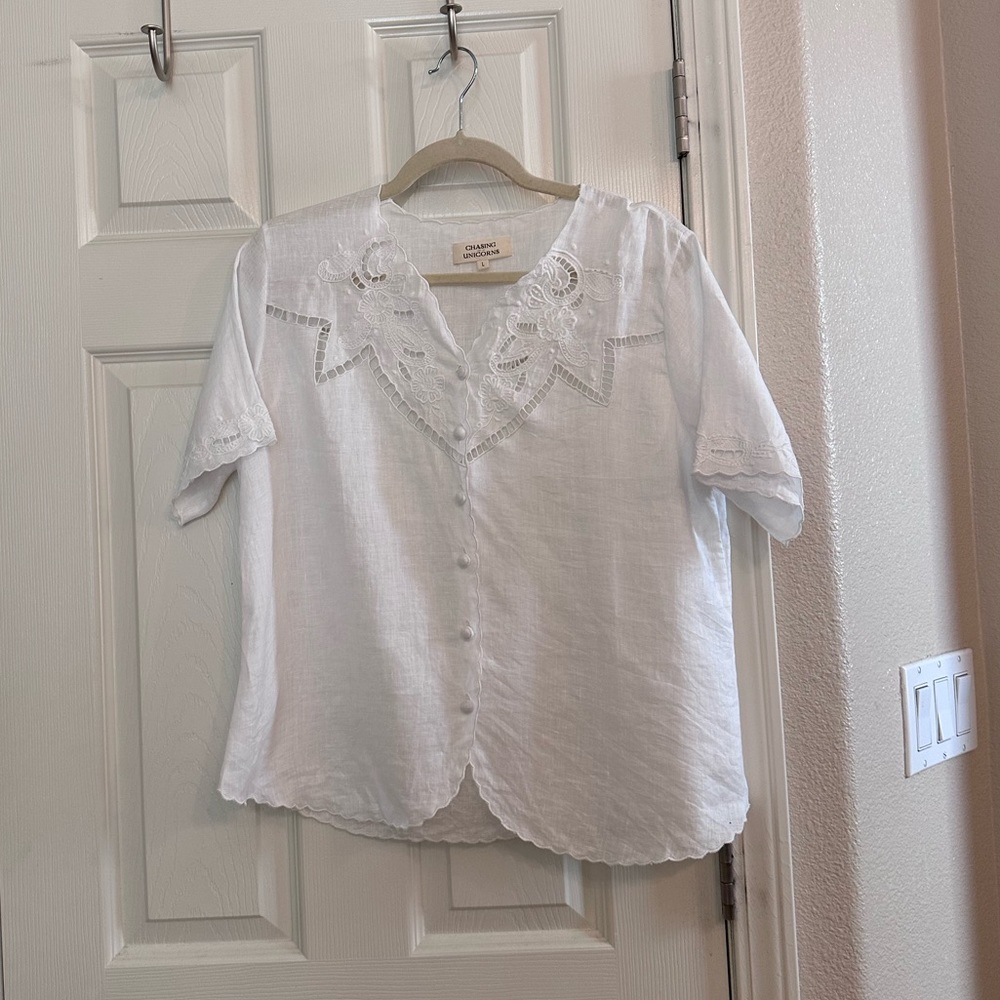 C Unicorn not alone anymore linen cut work white short sleeve embroidered blouse - Picture 8 of 10